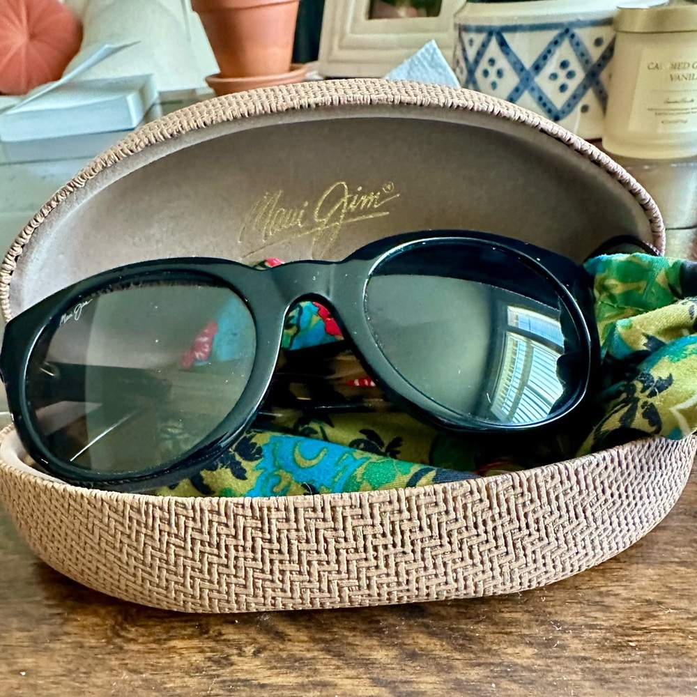 Maui Jim Jasmine 51mm Polarized
Round Sunglasses. BLACK/ TOKYO TORTOISE/GRAY